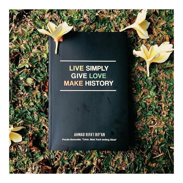 Live Simply Give Love Make History (New Edition)